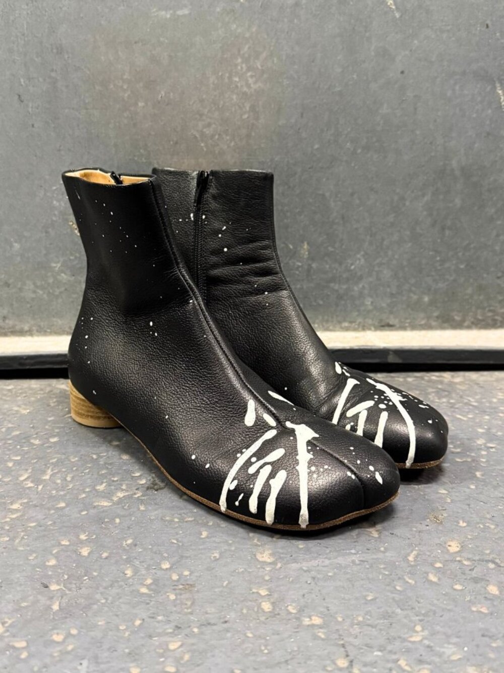 MAISON MARGIELA MM6 BLACK LEATHER PAINT SPLATTER BOOTS